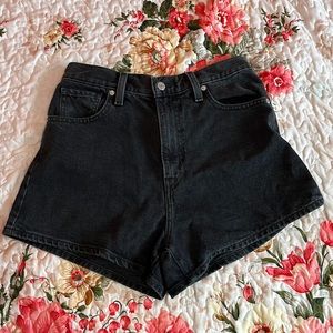 Levi’s black wash high waisted mom shorts